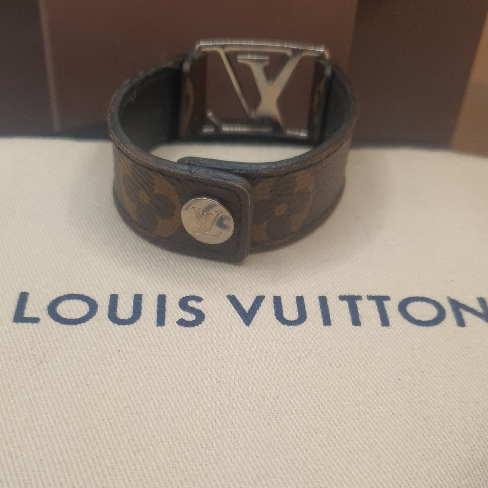 Auth🔥Louis Vuitton brown Monogram Silver LV Bracelet 7.6 “W/ LV dust bag -EUC - Picture 4 of 8